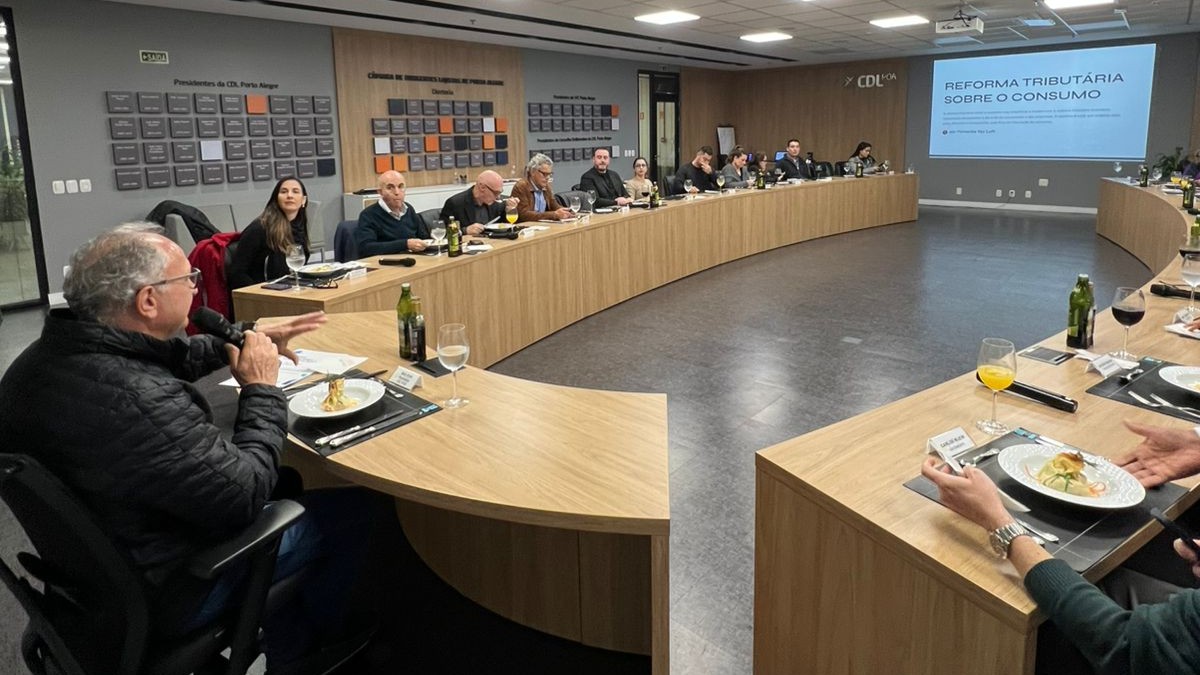 Legislação relacionada ao trabalho foi debatida na reunião de diretoria da CDL POA