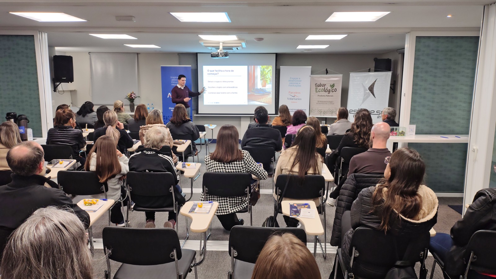 Projeto Conexões do Bem realiza último encontro abordando a dificuldade de mudar hábitos